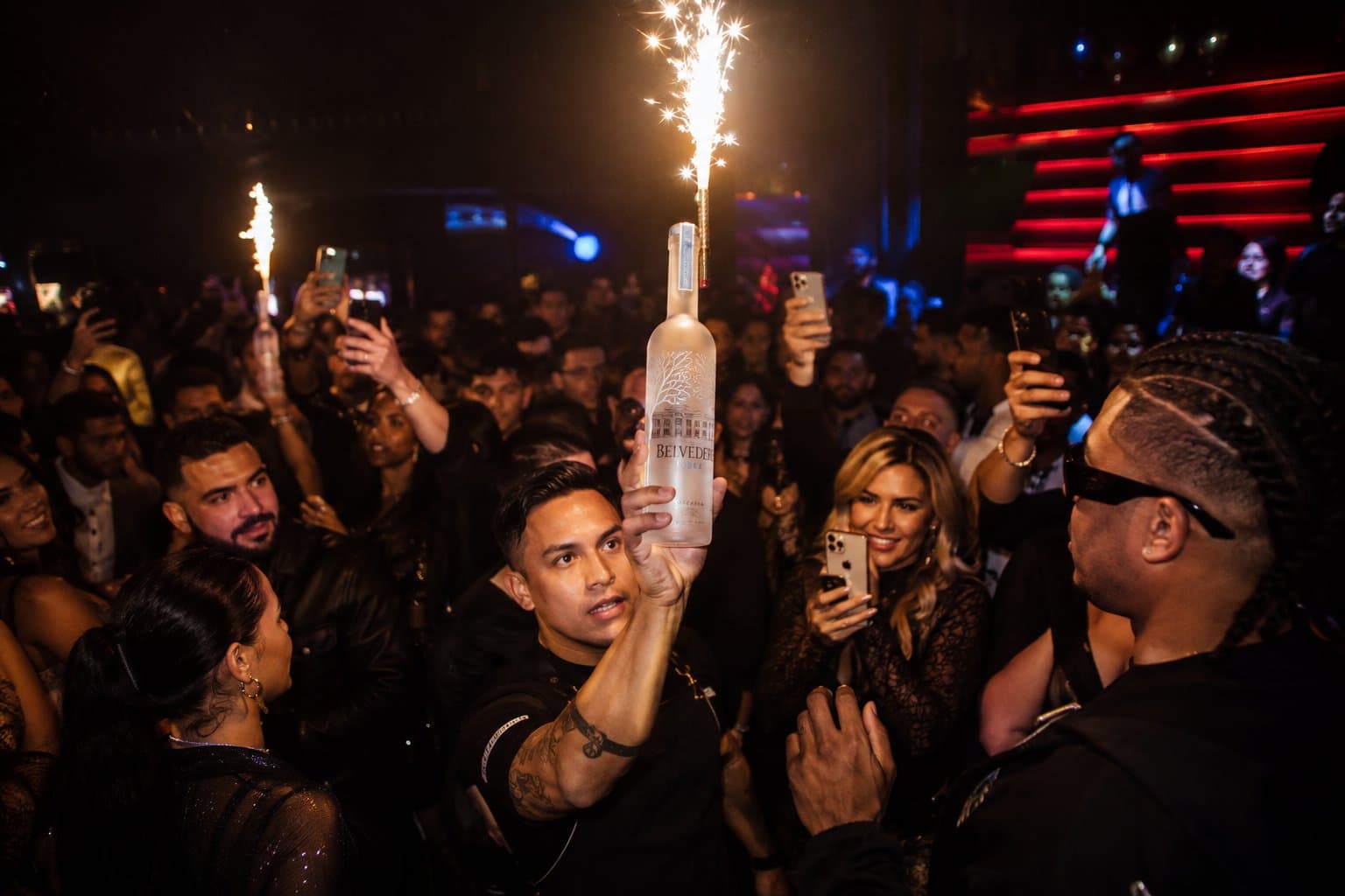 Bottle Service mit Sparkler im Palais
